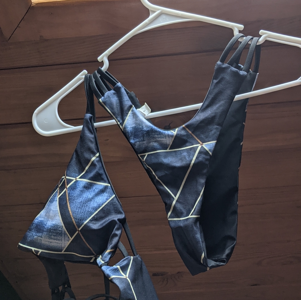 Geometric thong bikini